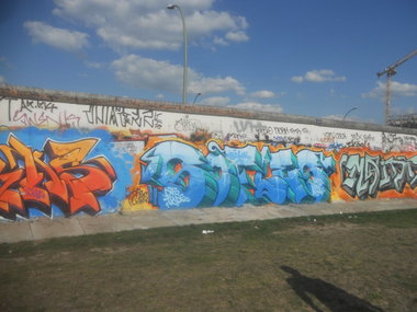 Graffiti Wall in Berlin - Photo by Karlstoast - Sofles, berliner, mauer