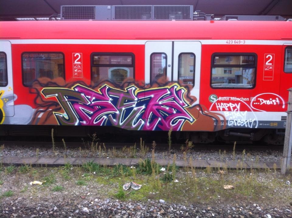 Graffiti Train in München - Photo by Karlstoast - psek, vk, munich (2013)