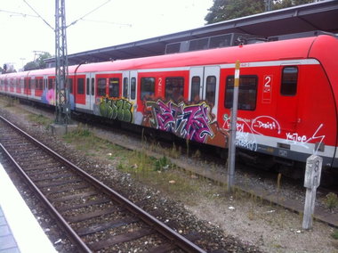 Graffiti Train in München - Photo by Karlstoast - psek, wolf, joe (2013)