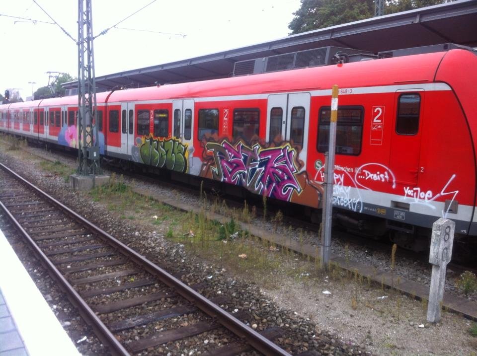 Graffiti Train in München - Photo by Karlstoast - psek, wolf, joe (2013)
