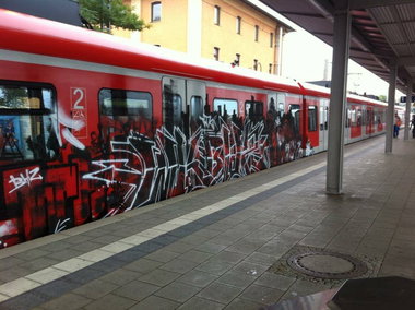 Graffiti Train in München - Photo by Karlstoast - wk, bhz, train (2013)