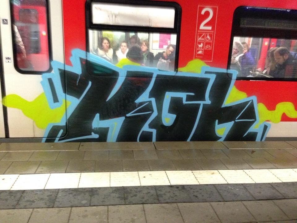 Graffiti Train in München - Photo by Karlstoast - kgh, train, munich (2013)