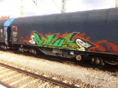 Graffiti Train in München - Photo by Karlstoast - bonus, dma, munich