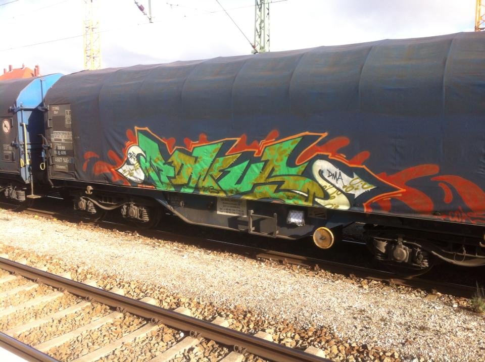 Graffiti Train in München - Photo by Karlstoast - bonus, dma, munich