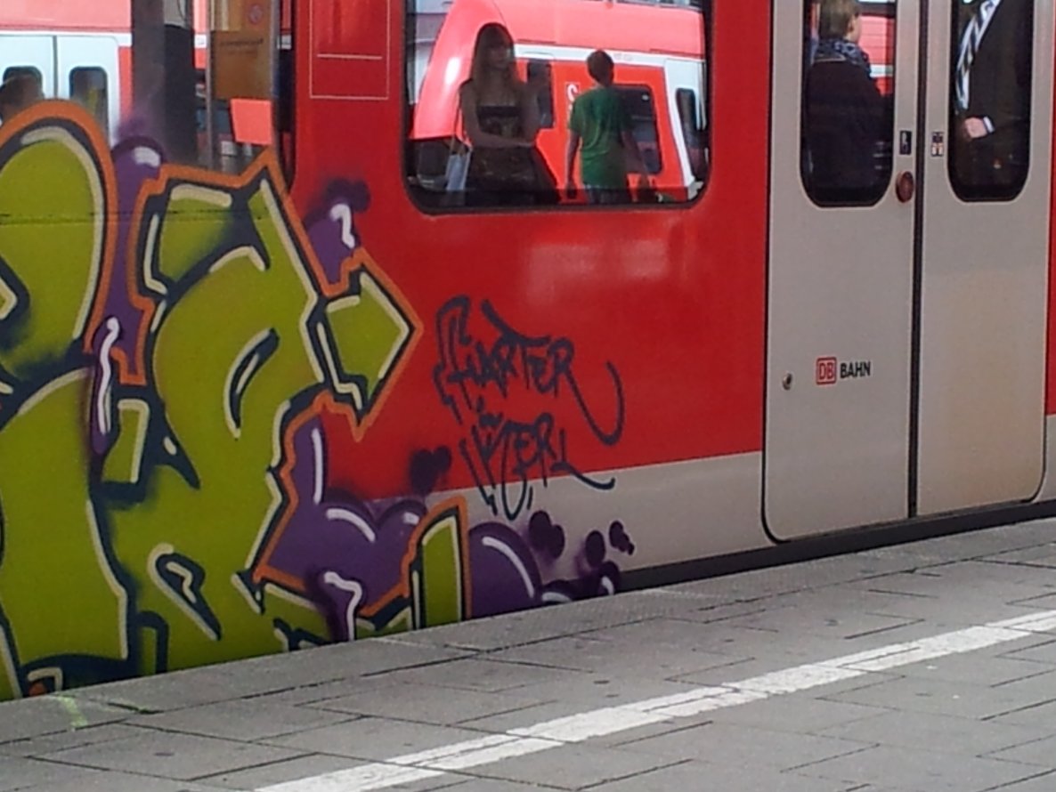 Graffiti Train in München - Photo by Karlstoast - alphie, wind, train (2012)