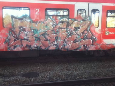Graffiti Train in München - Photo by Karlstoast - bhz, bhs, munich (2013)