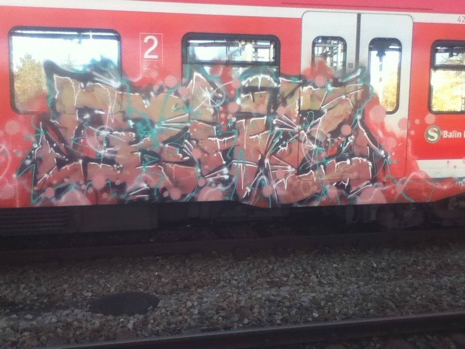 Graffiti Train in München - Photo by Karlstoast - bhz, bhs, munich (2013)