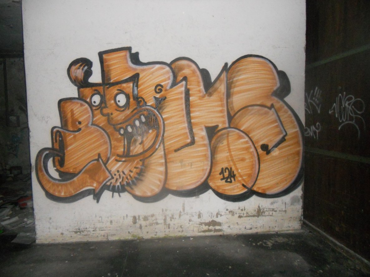 Graffiti Wall in München - Photo by Karlstoast - burns, 124, munich (2006)