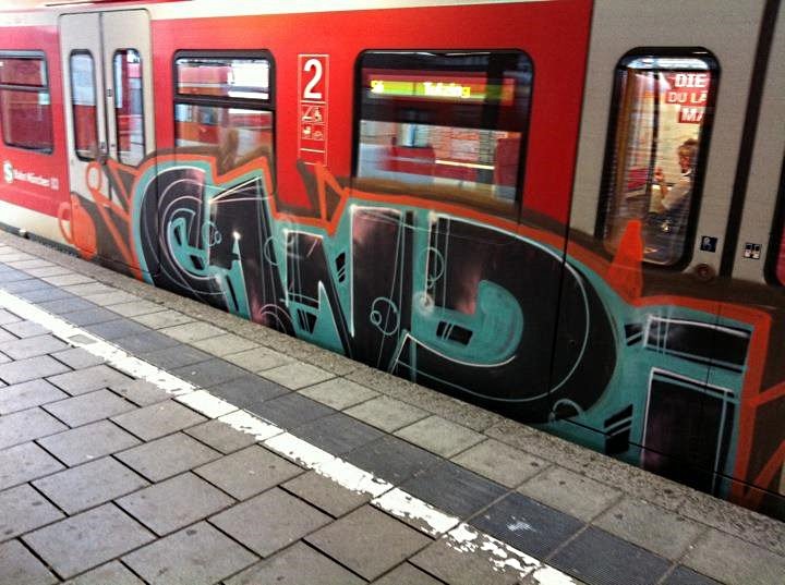 Graffiti Train in München - Photo by Karlstoast - gandi, ibk, train (2011)
