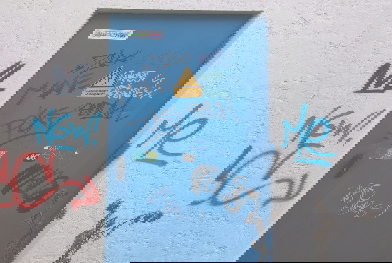 Graffiti Artwork in Dachau - Photo by Karlstoast - R.I.P., SIMON, poks (2013)