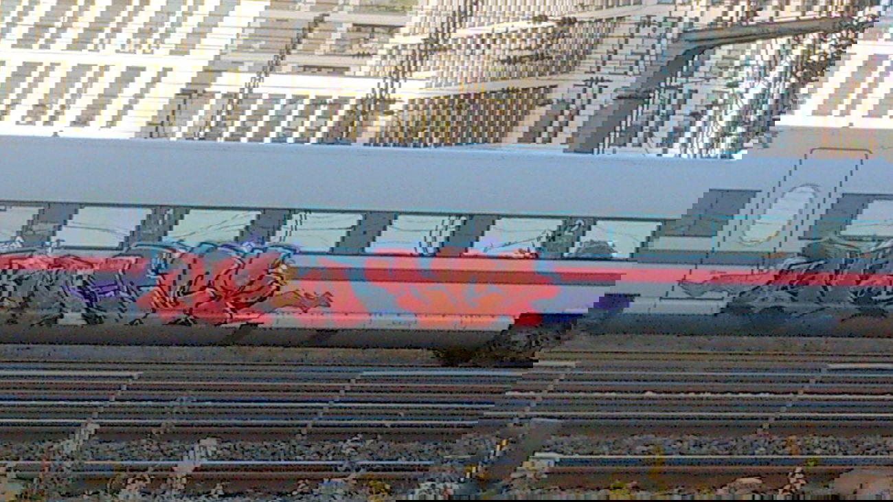 Graffiti Train in München - Photo by Karlstoast - urbn, dgt, ice (2013)