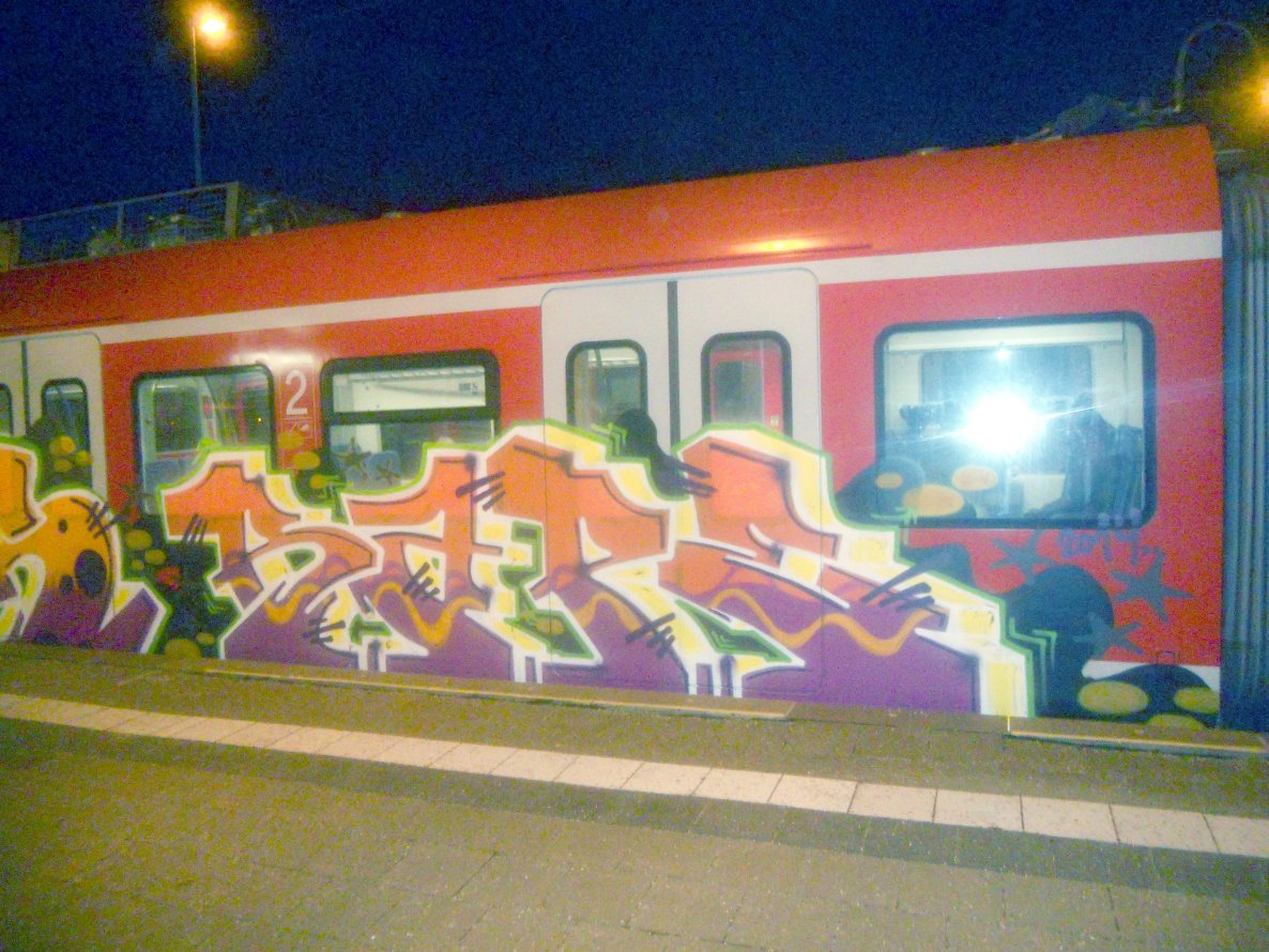 Graffiti Train in München - Photo by Karlstoast - sinus, rape, train (2014)