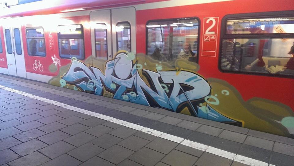 Graffiti Train in München - Photo by Karlstoast - wind, asc, train (2014)