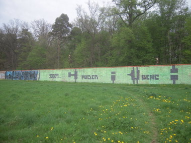 Graffiti Wall in München - Photo by Karlstoast - cr, puder, gb (2009)