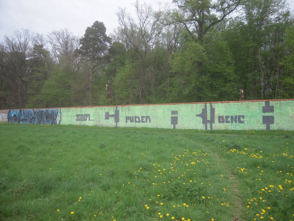 Graffiti Wall in München - Photo by Karlstoast - cr, puder, gb (2009)