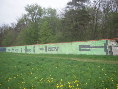 Graffiti Bombing in München - Photo by Karlstoast - cr, puder, benc (2009)