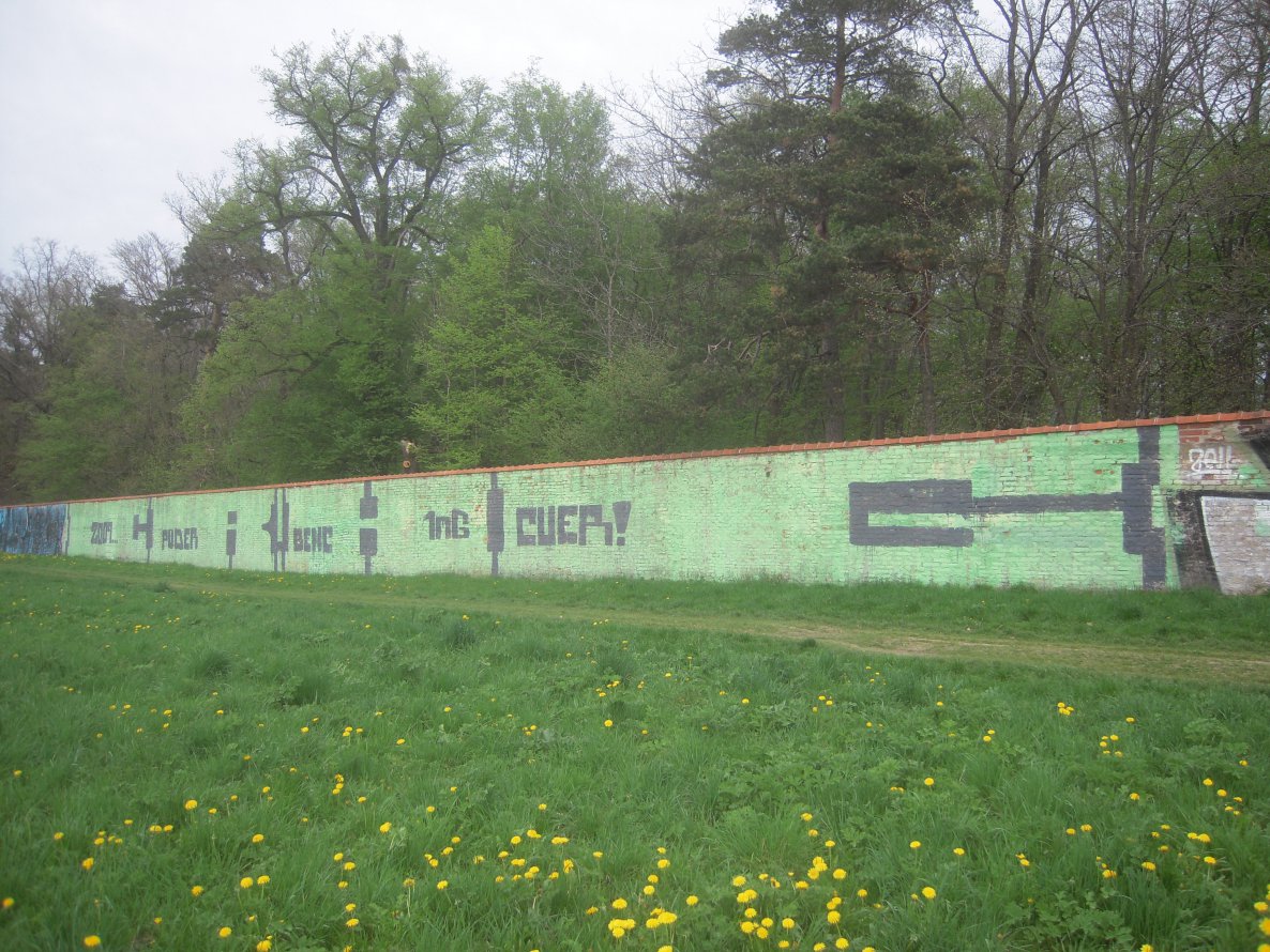 Graffiti Bombing in München - Photo by Karlstoast - cr, puder, benc (2009)