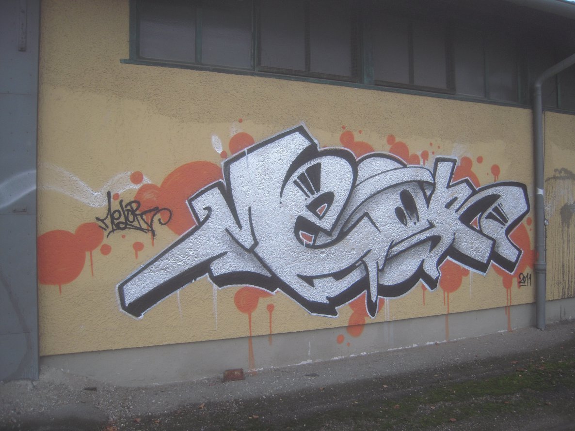 Graffiti Wall in München - Photo by Karlstoast - melor, dachau, munich (2011)