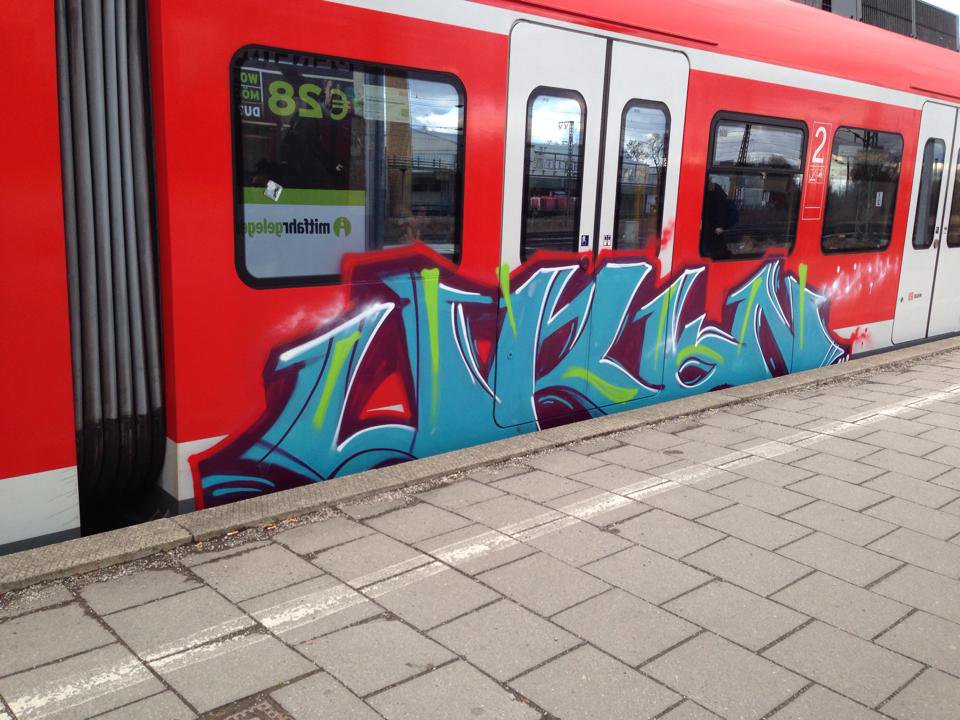 Graffiti Train in München - Photo by Karlstoast - urbn, gandi, train (2014)