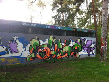 Graffiti Wall in Basel - Photo by Karlstoast - shez, basel (xxxx)