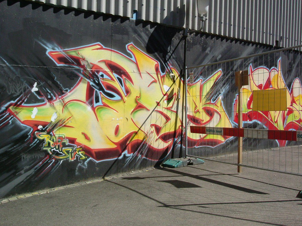 Graffiti Wall in Basel - Photo by Karlstoast - dasek