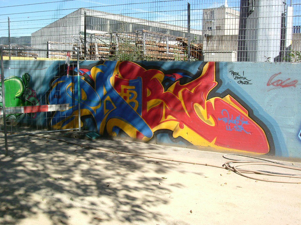 Graffiti Wall - Photo by Karlstoast - dare