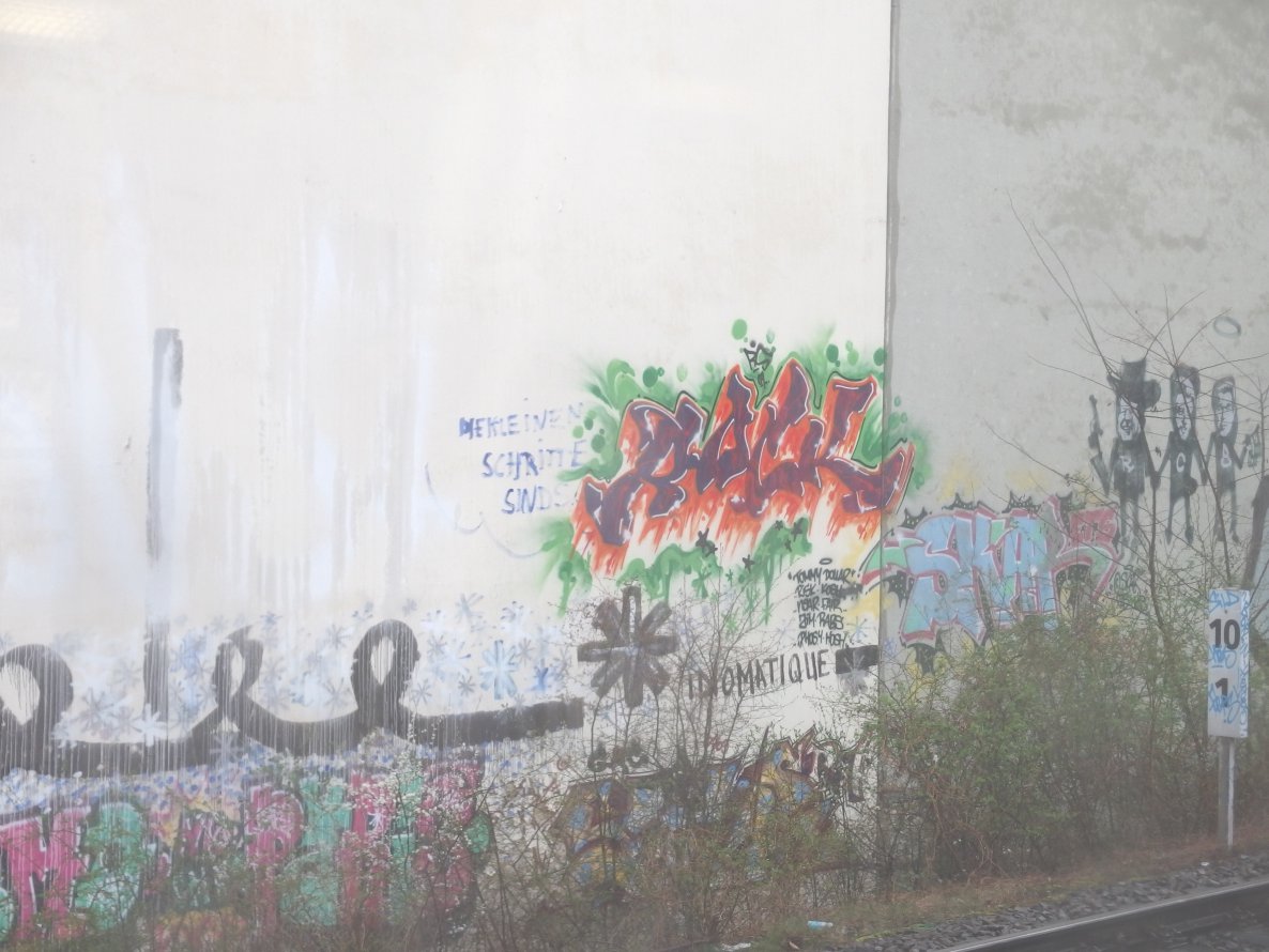 Graffiti Wall - Photo by Karlstoast - rock, skar, berlin