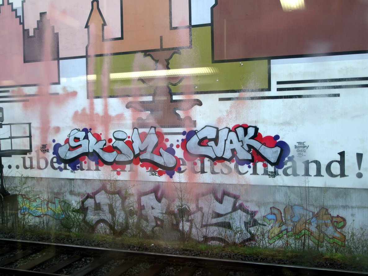 Graffiti Wall in Berlin - Photo by Karlstoast - skim, cuak, drs (xxxx)