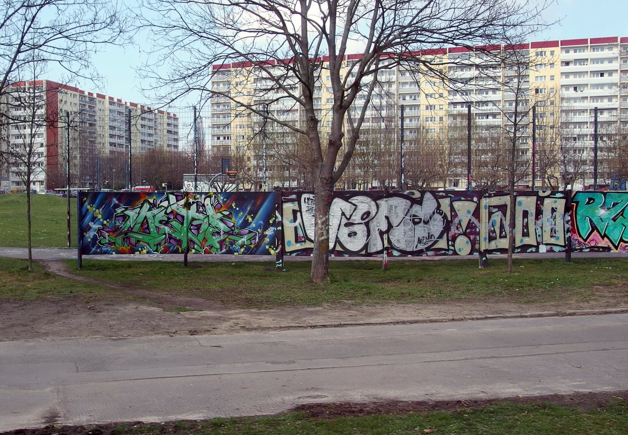 Graffiti Wall in Berlin - Photo by Karlstoast - mistie, hbfc, ? (2014)