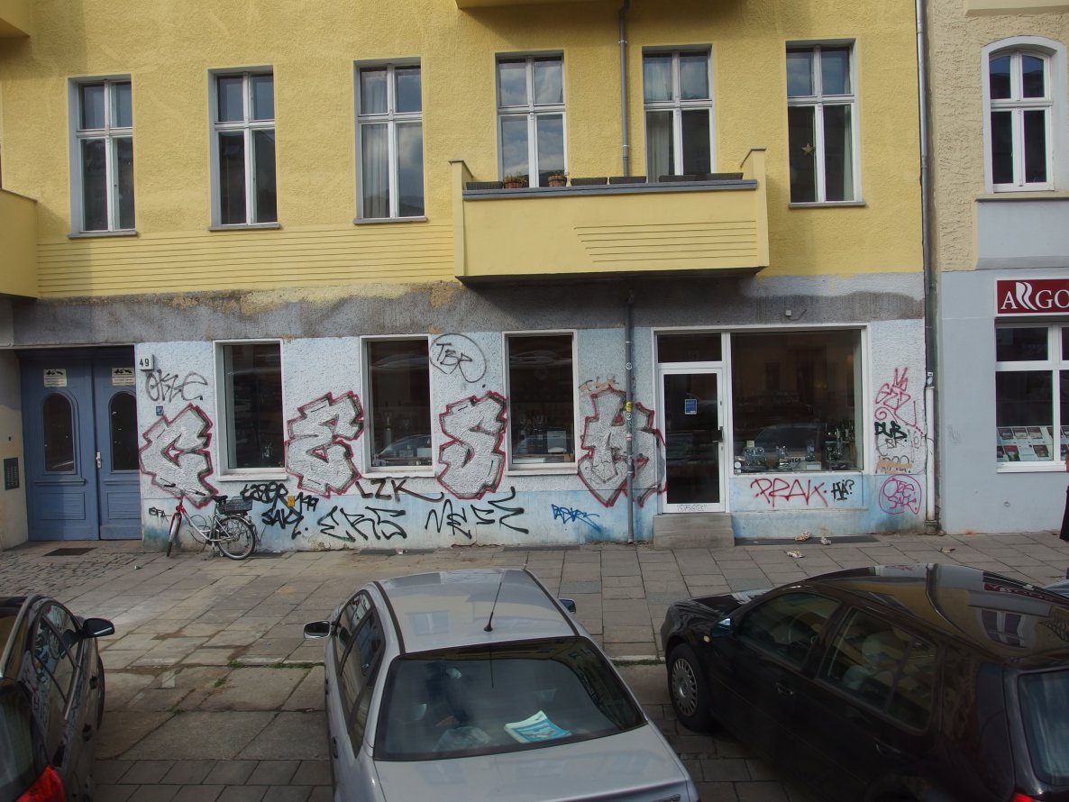 Graffiti Bombing in Berlin - Photo by Karlstoast - cesk, berlin, street