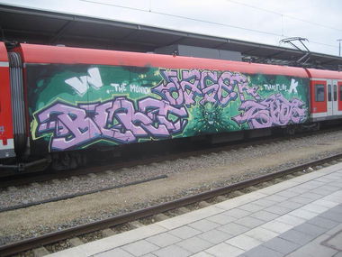 Graffiti Train in München - Photo by Karlstoast - bert, jager, shor (2014)