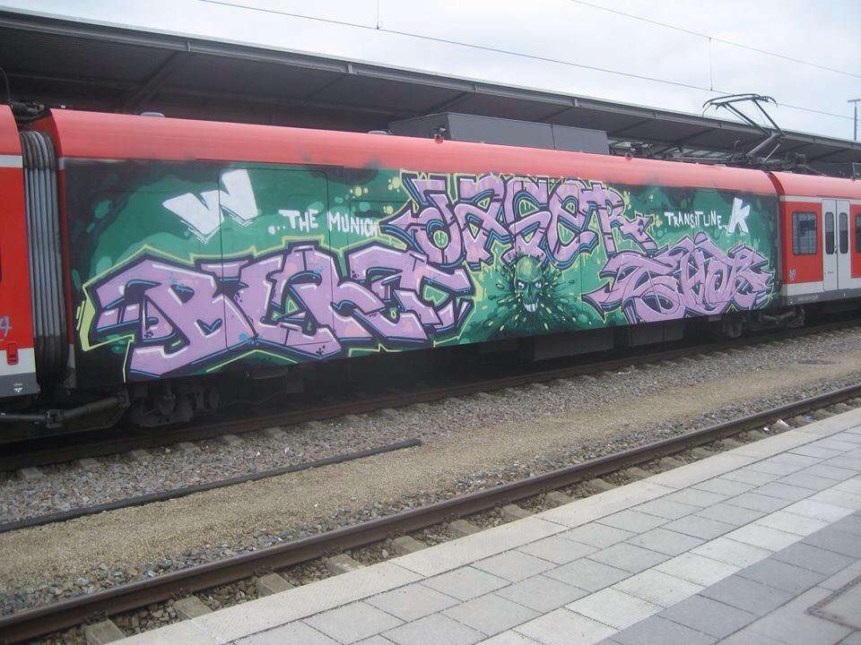 Graffiti Train in München - Photo by Karlstoast - bert, jager, shor (2014)
