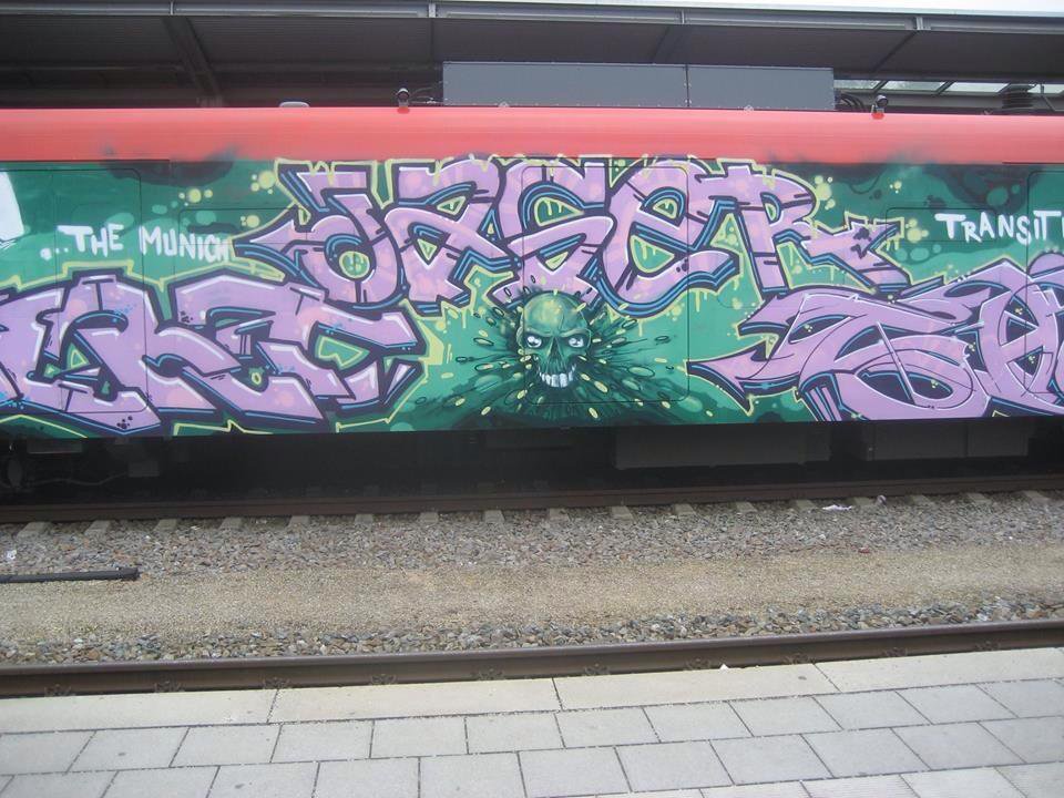Graffiti Train in München - Photo by Karlstoast - jager, bert, shor (2014)