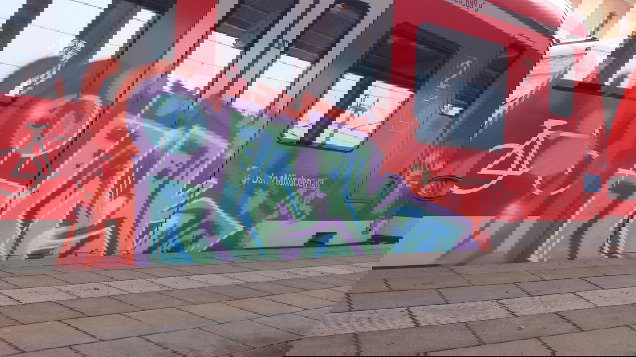 Graffiti Train - Photo by Karlstoast - ibk, munich, münchen (2015)