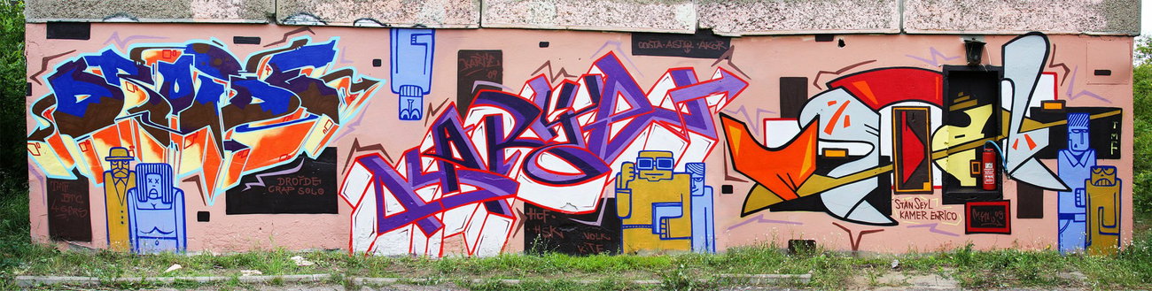 Graffiti Wall in Berlin - Photo by Karte - Droide, Karte, Metal