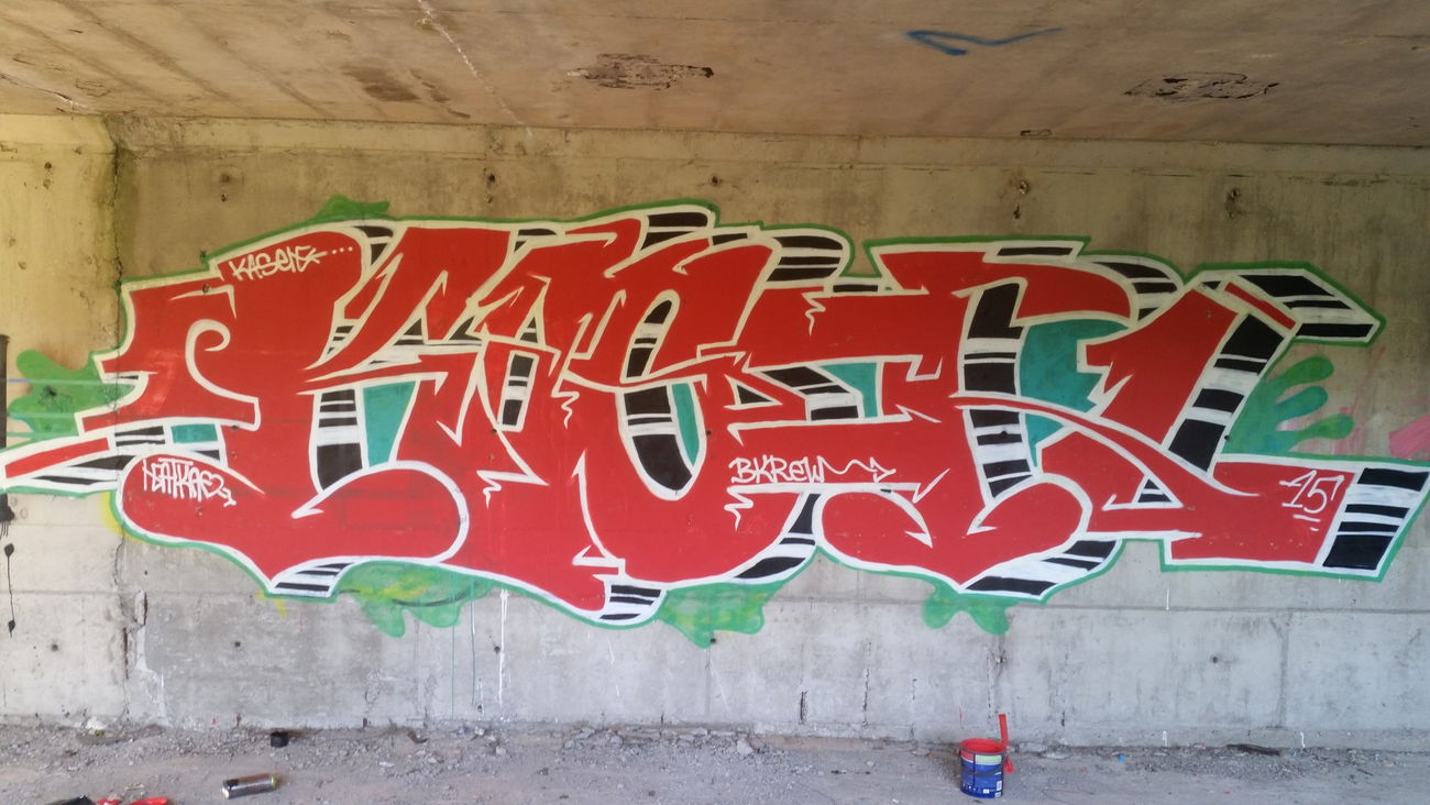 Graffiti Wall - Photo by Kasen - kasen, bk, 15 (2015)