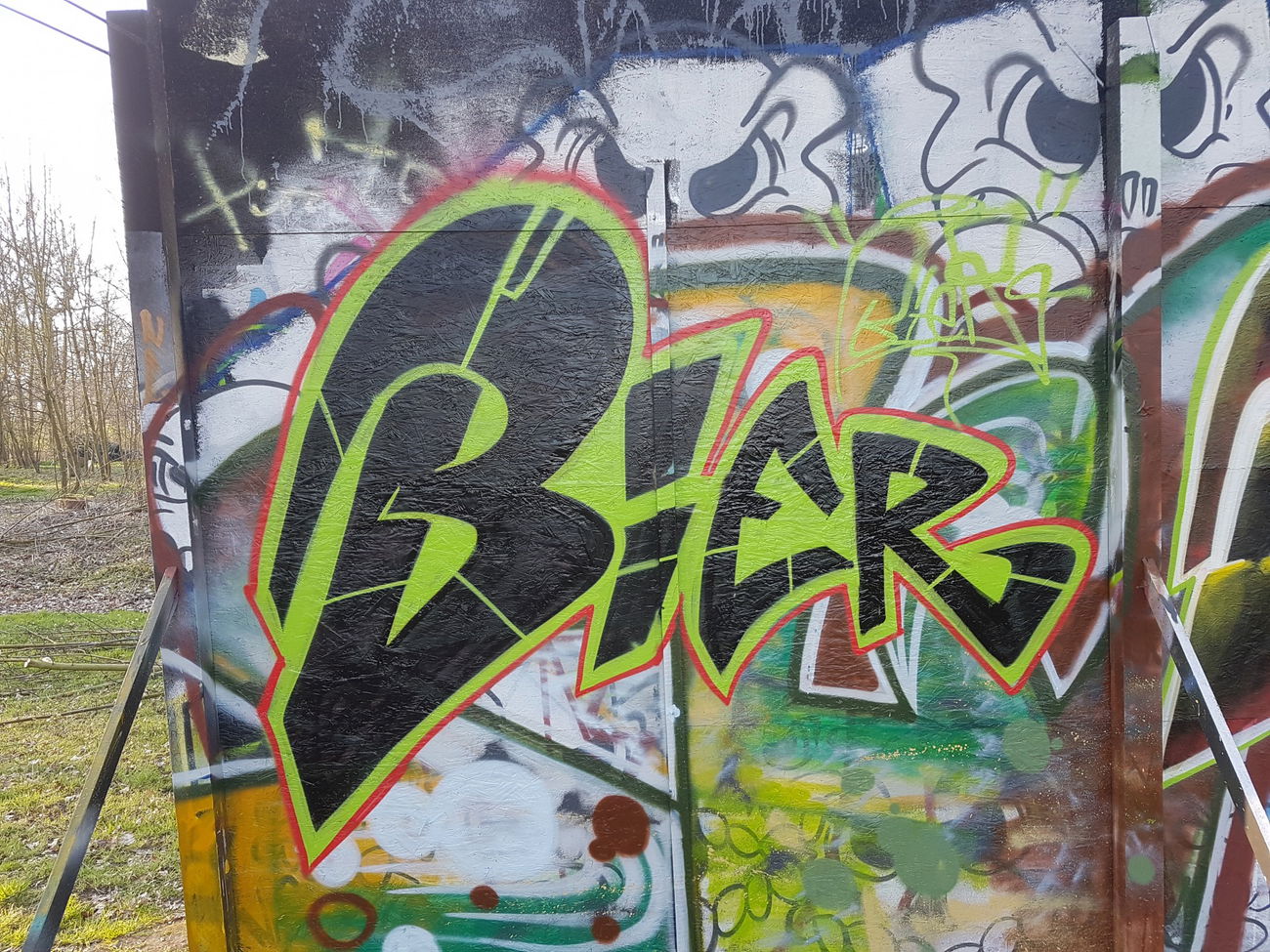 Graffiti Wall - Photo by Kastor495 - Bier