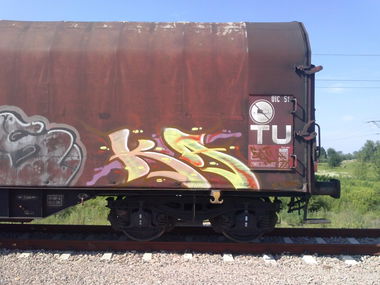 Graffiti Train - Photo by KasztiKasztan - KA