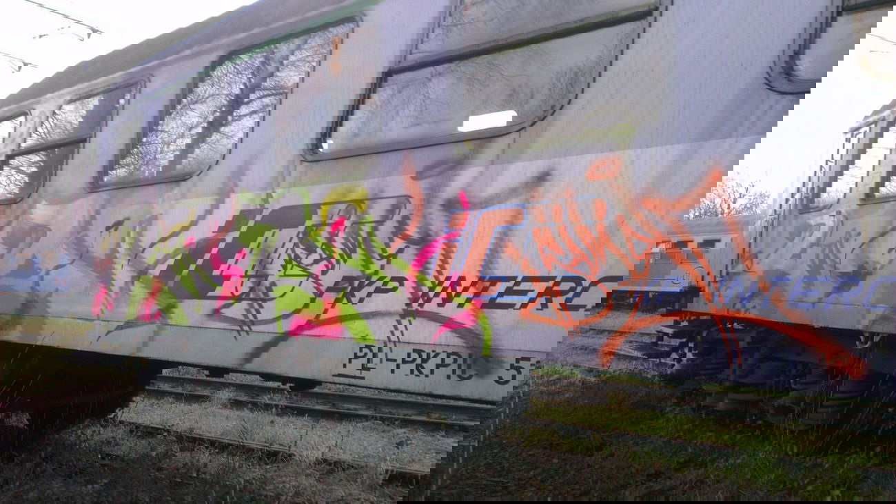 Graffiti Train - Photo by KasztiKasztan