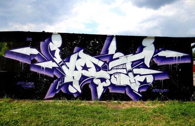 Graffiti Wall in United Kingdom - Photo by Ket124 (2013)