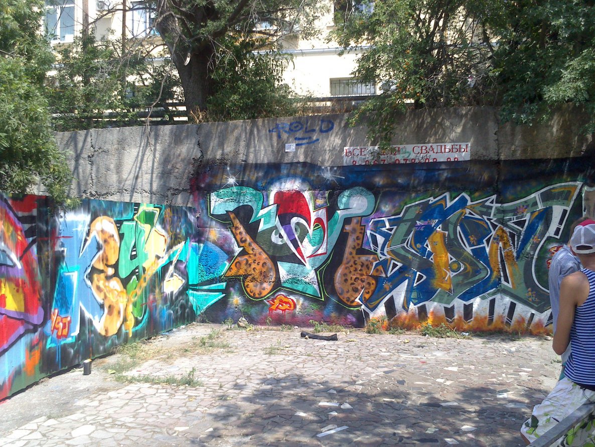 Graffiti Wall - Photo by Keysss