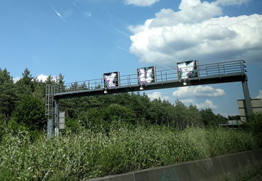 Graffiti Bombing in A3 - Photo by Kico_one - 1Up