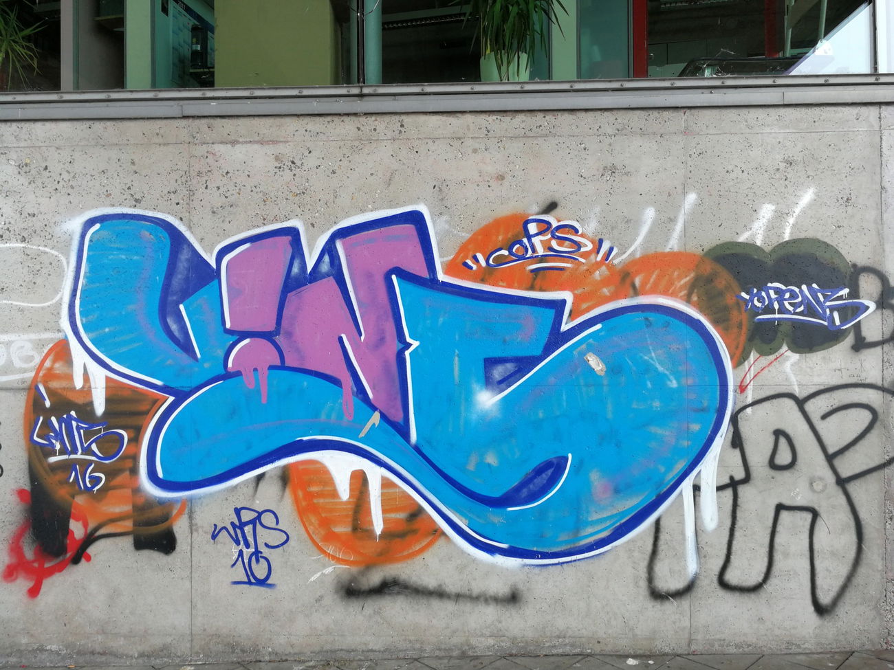 Graffiti Bombing in Düsseldorf - Photo by Kico_one - Düsseldorf, Lins, Cops