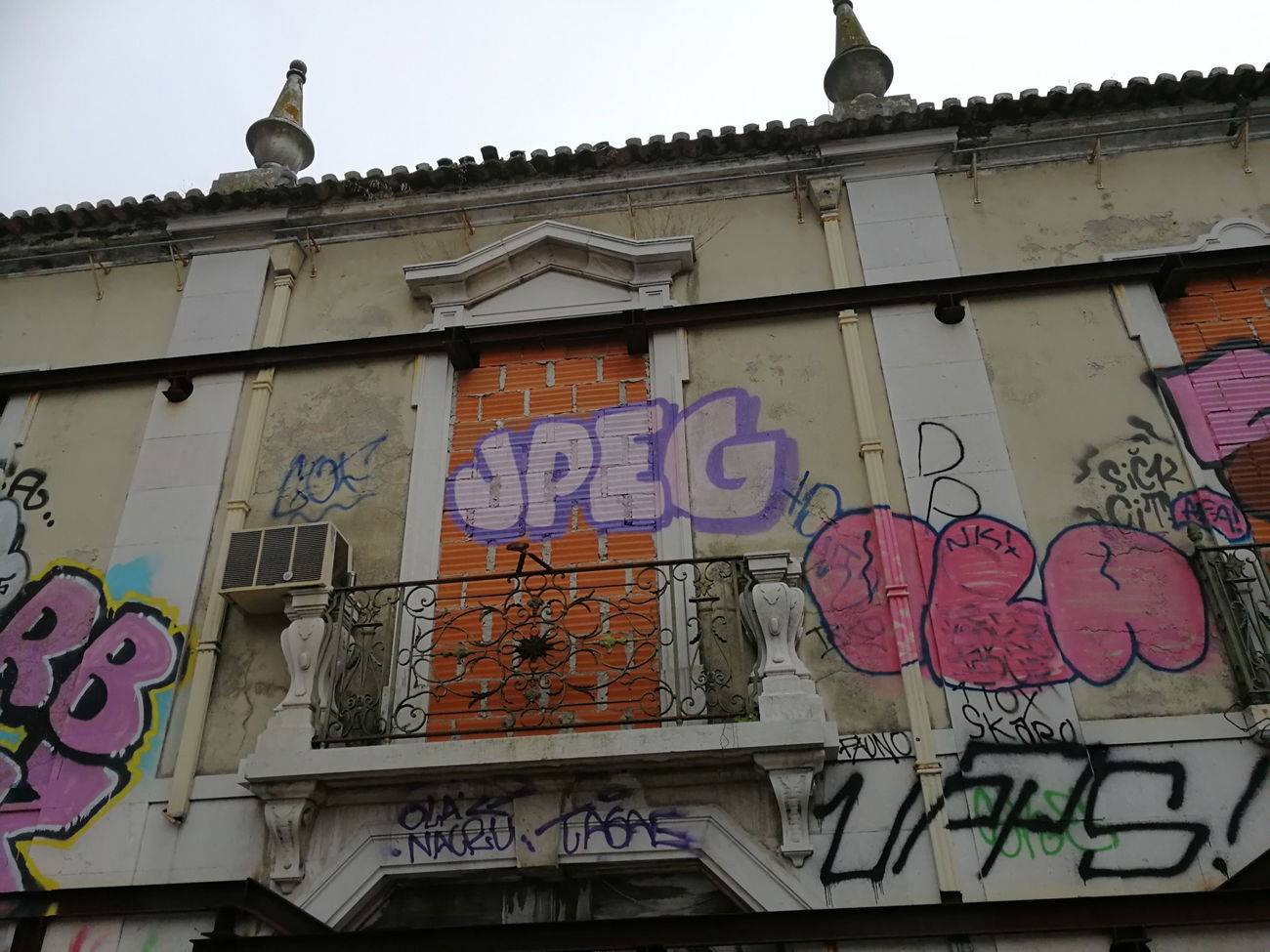 Graffiti Bombing in Lissabon - Photo by Kico_one - Lissabon, Portugal, Lisboa