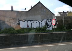 Graffiti Bombing in A40 - Photo by Kico_one - Urgh