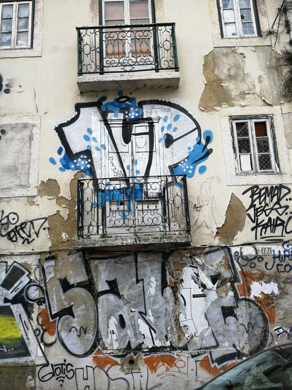 Graffiti Bombing in Lissabon - Photo by Kico_one - Lissabon, Portugal, Lisboa