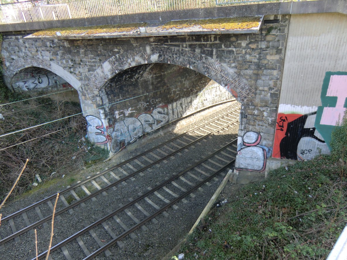 Graffiti Bombing in Essen - Photo by Kico_one - Ei, Eier, Ei