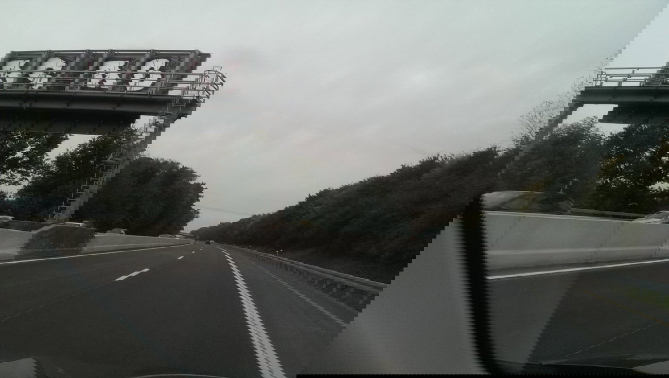 Graffiti Bombing in Essen - Photo by Kico_one - Acab