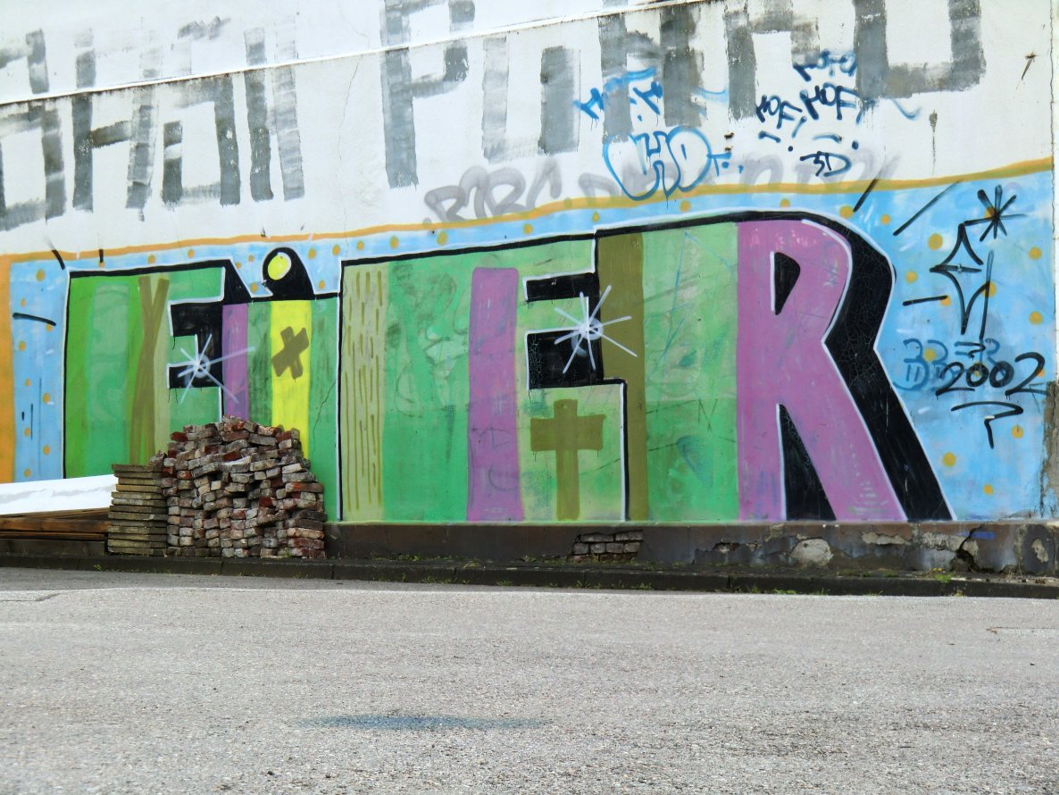 Graffiti Bombing in Essen - Photo by Kico_one - Eier, Ei, Crew (2002)