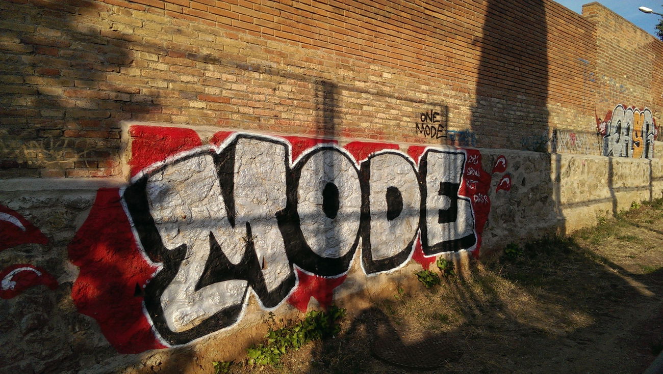 Graffiti Bombing in Barcelona - Photo by Kico_one - Barcelona, Spain, Catalonia